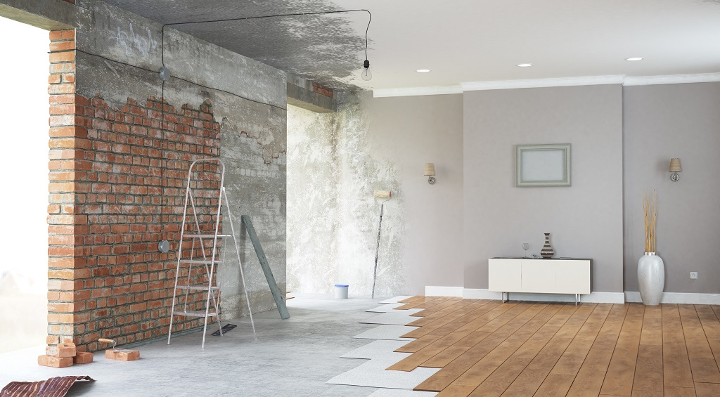 Illustration d’un intérieur en cours de rénovation et après finitions